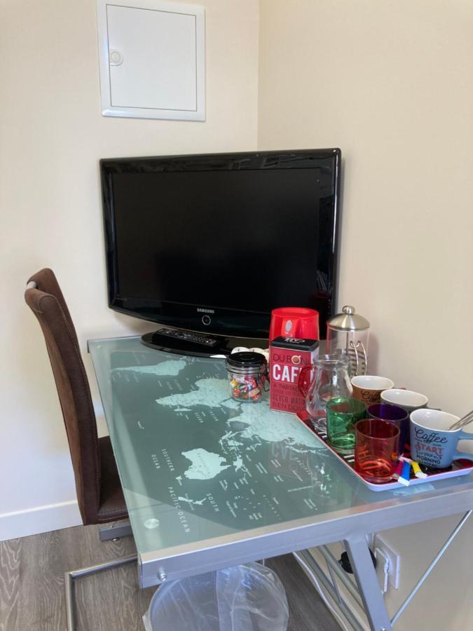 La Chambre Du Tonneau Montigny-sur-l'Ain 外观 照片